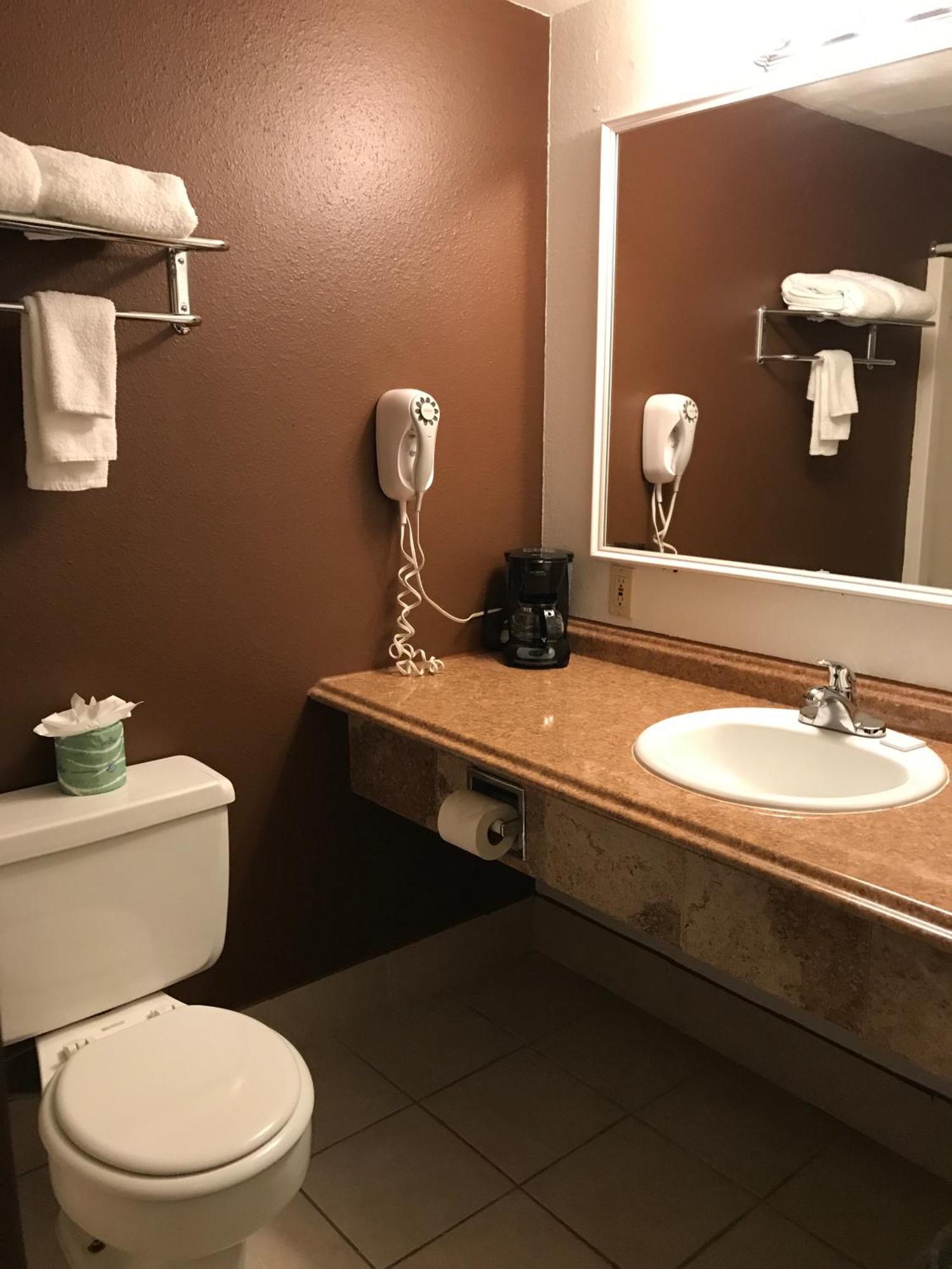 Fairbridge Inn & Suites - Lewiston Room photo